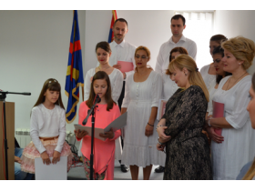 Хор Свети Владика Николај Српски из Нове Пазове и младе рецитаторке